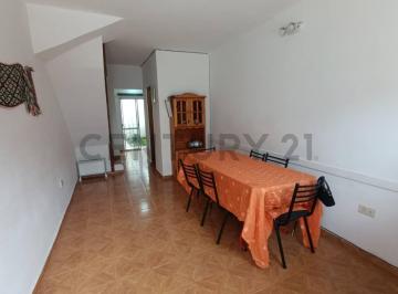 Casa · 49m² · 3 Ambientes · 1 Cochera · Venta de Casa 3 Ambientes con Cochera y Jardín a m Mar en Mar del Tuyu Zona
