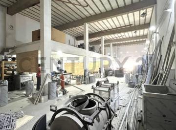 Bodega-Galpón · 311m² · Venta Galpon, Entrepiso y Patio // Muñiz