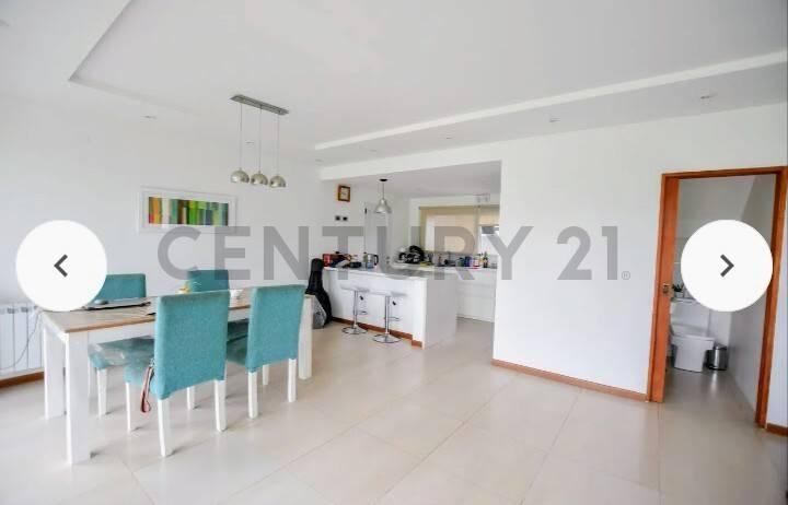 Casa · 142m² · 4 Ambientes · 2 Cocheras