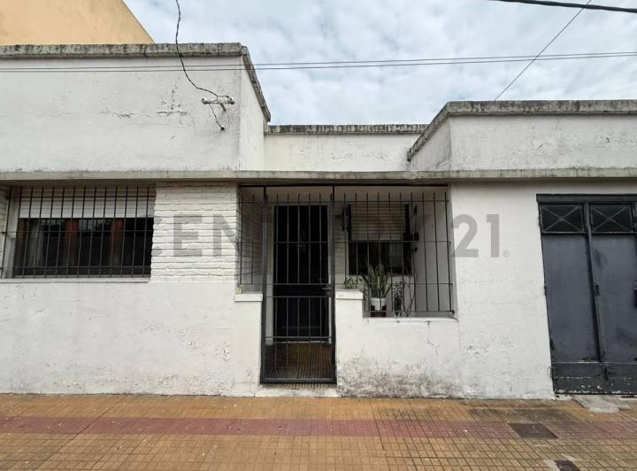 Casa · 77m² · 3 Ambientes · 1 Cochera