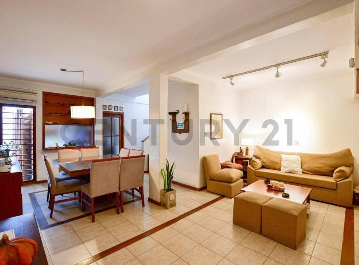 Casa · 140m² · 4 Ambientes · 1 Cochera