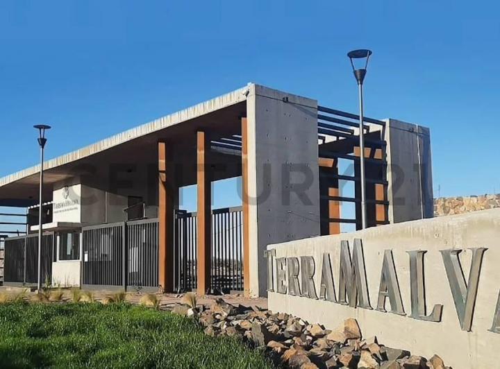 Terreno · 318m²