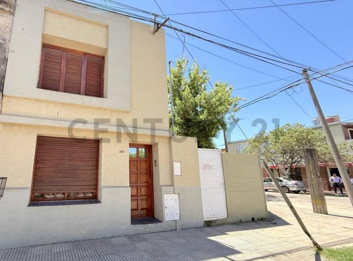 Casa · 121m² · 5 Ambientes · 1 Cochera