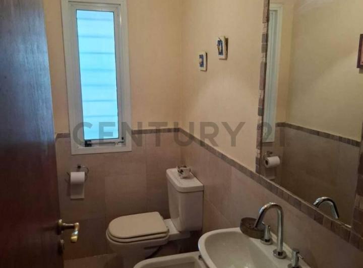 Casa · 127m² · 5 Ambientes · 1 Cochera