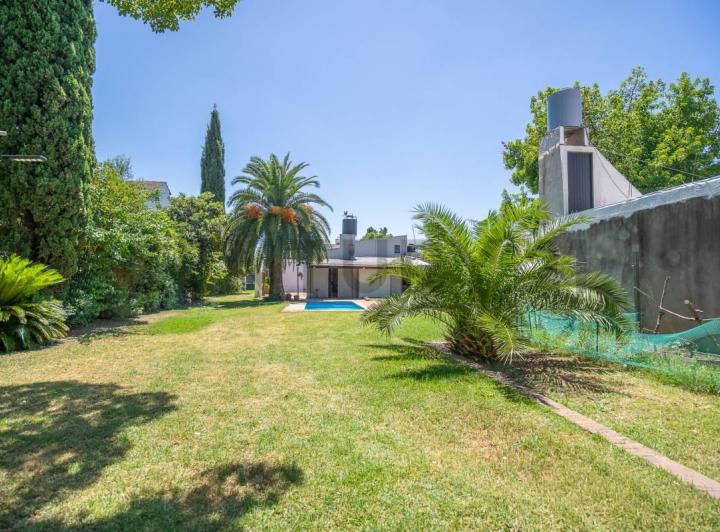 Casa · 282m² · 4 Cocheras