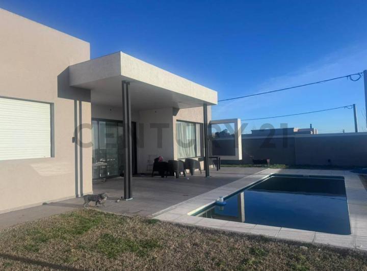 Casa · 166m² · 5 Ambientes · 2 Cocheras