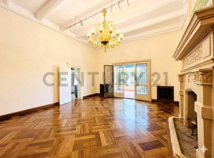 Departamento · 500m² · 10 Ambientes · 1 Cochera