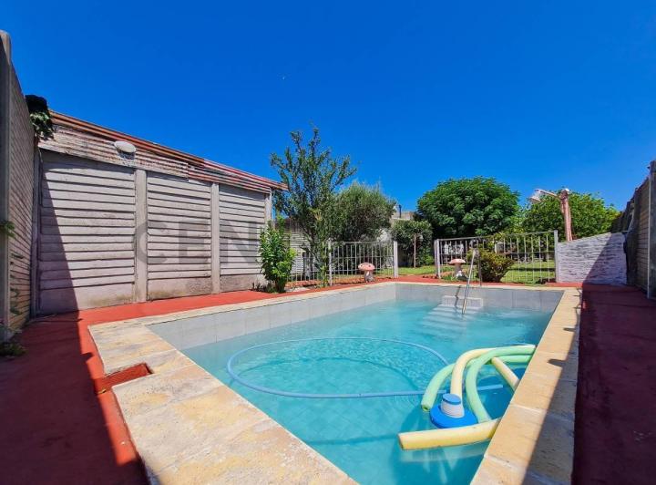 Casa · 200m² · 5 Ambientes · 3 Cocheras