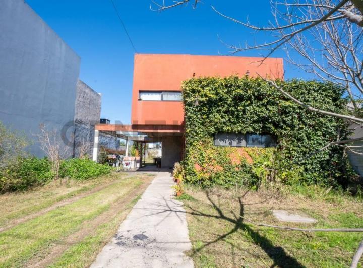 Casa · 130m² · 2 Ambientes · 2 Cocheras