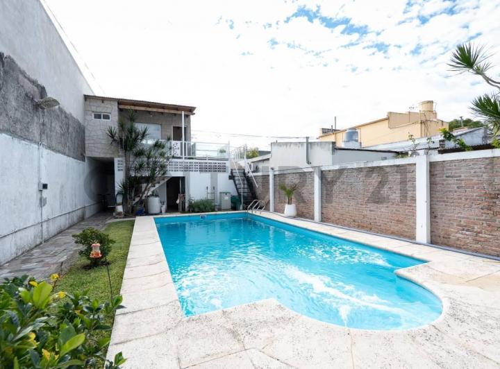 Casa · 221m² · 3 Ambientes · 1 Cochera