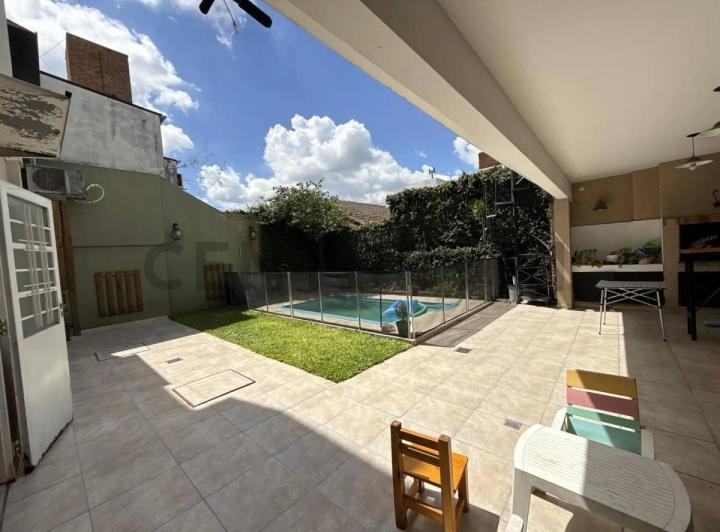 Casa · 140m² · 5 Ambientes · 2 Cocheras
