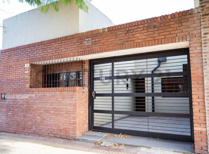Casa · 100m² · 2 Dormitorios · 1 Cochera