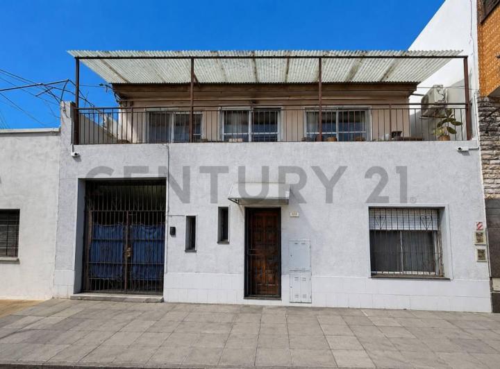 Casa · 200m² · 7 Ambientes · 1 Cochera