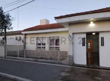 Casa · 160m² · 5 Ambientes · 2 Cocheras · Casa en Venta 2 Dorm. en Tolosa