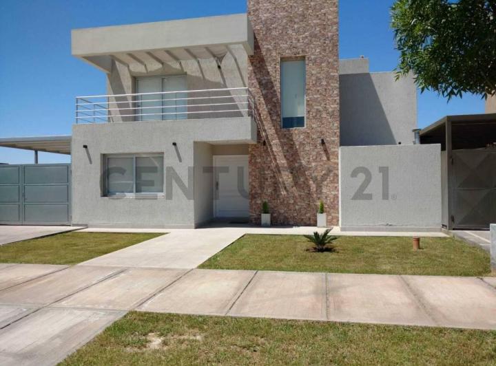 Casa · 170m² · 7 Ambientes · 2 Cocheras