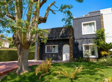 Casa · 200m² · 4 Ambientes · 4 Cocheras · Espectacular Casa de Dos Lotes en Maschwitz Country Club - Acepta Permuta y Fina