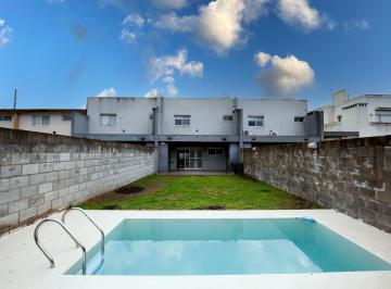 Casa · 120m² · 4 Ambientes · 1 Cochera · Dúplex en Alquiler en City Bell de 3 Dorm. con Parque, Pileta Cochera y Pa
