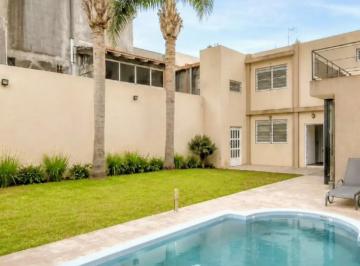 Casa · 171m² · 4 Ambientes · 2 Cocheras · Venta Casa 4 Amb. - Acepta Permuta - Villa Luzuriaga