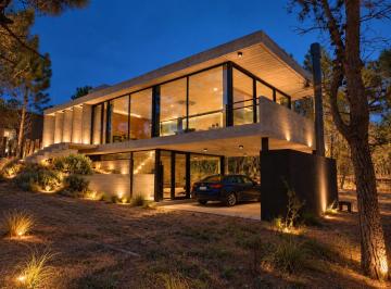 Casa · 230m² · 5 Ambientes · 2 Cocheras · Venta Casa Villarobles 4 Ambientes Barrio Serena