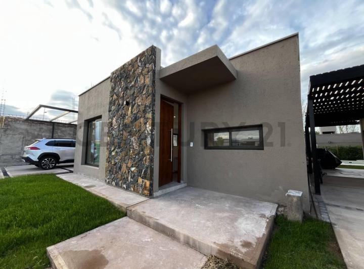 Casa · 141m² · 3 Dormitorios · 2 Cocheras