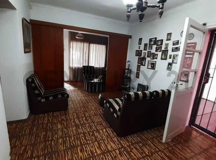 Casa · 130m² · 5 Ambientes · 2 Cocheras