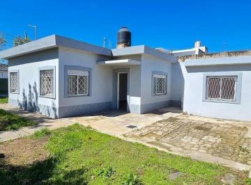 PH · 54m² · 3 Ambientes · 1 Cochera · Venta PH Tres Ambientes y Dependencia con Jardin Cochera Patio y Parrilla - Castelar
