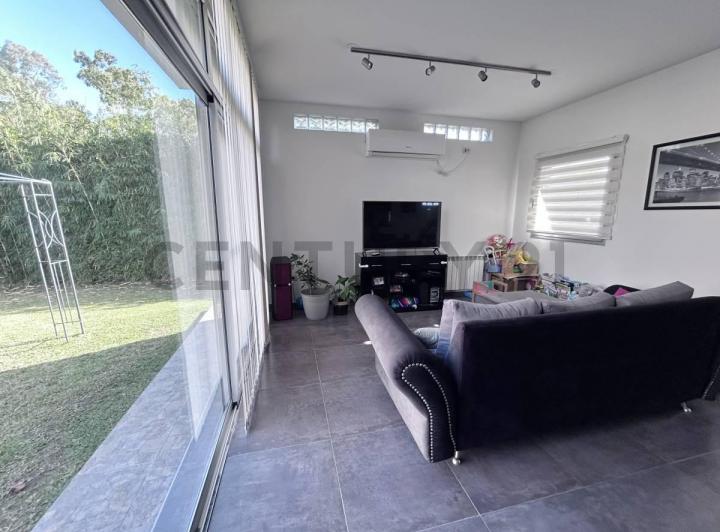 Casa · 180m² · 5 Ambientes · 2 Cocheras