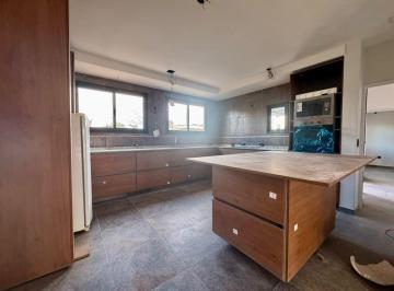 Casa · 222m² · 8 Ambientes · 2 Cocheras · C21 Lucio Barroso Vende Casa en Portillo de Paso | Apta Crédito
