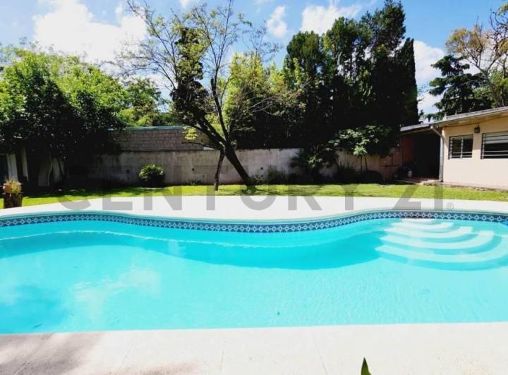 Casa · 227m² · 5 Ambientes · 3 Cocheras