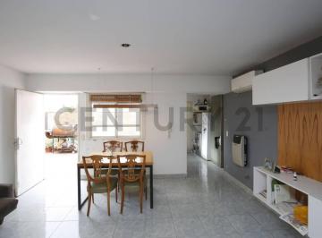 PH · PH en Venta en La Plata de 1 Dormitorio