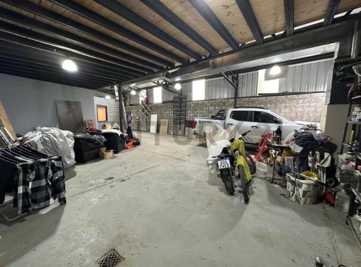 Bodega-Galpón · 270m² · 5 Ambientes · 6 Cocheras