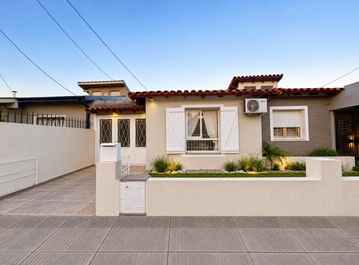 Casa · 100m² · 4 Ambientes · 3 Cocheras