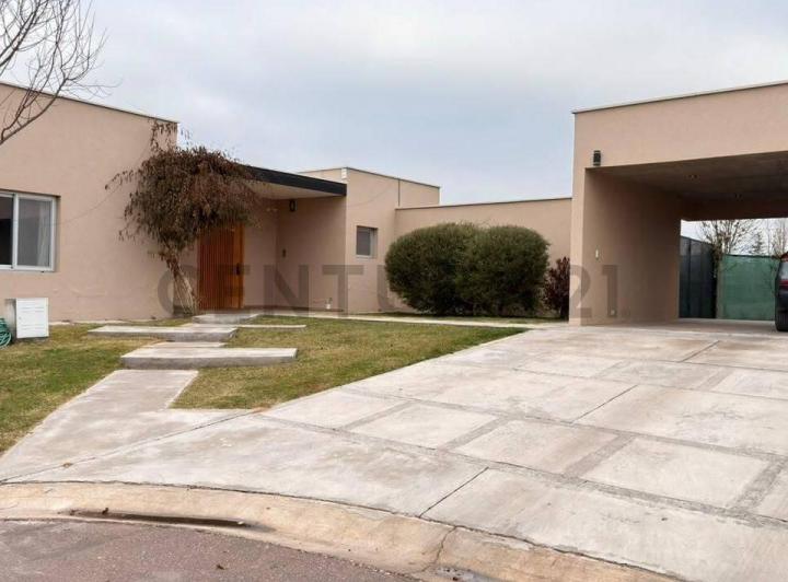 Casa · 209m² · 4 Ambientes · 2 Cocheras