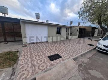 Casa · 180m² · 5 Ambientes · Casa en Venta en Godoy Cruz