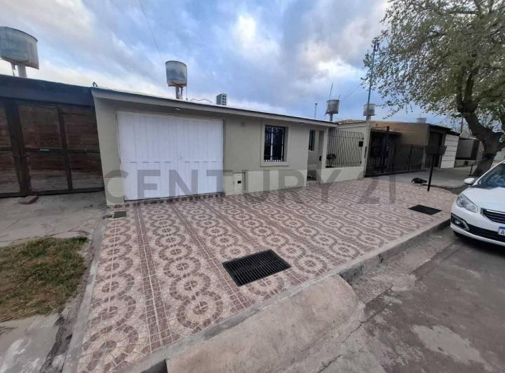 Casa · 180m² · 5 Ambientes