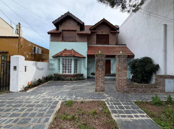 Casa · 170m² · 6 Ambientes · 1 Cochera
