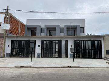 Casa · 67m² · 3 Ambientes · 1 Cochera · Dúplex a Estrenar 2 Dorm. con Jardín y Cochera en La Plata