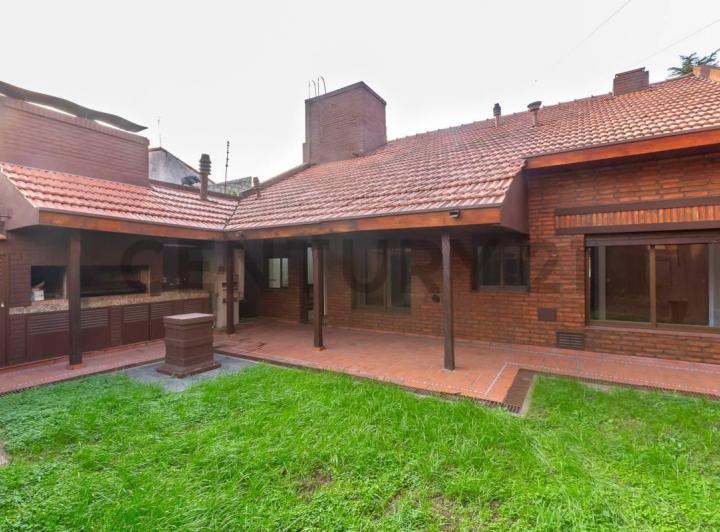 Casa · 112m² · 4 Ambientes · 2 Cocheras