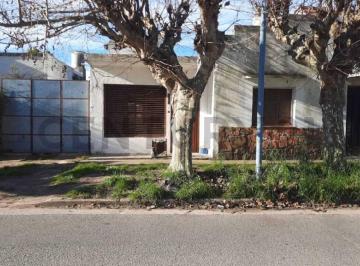 Casa · 57m² · 3 Ambientes · 2 Cocheras · Vendo Casa en Barrio Las Avs.