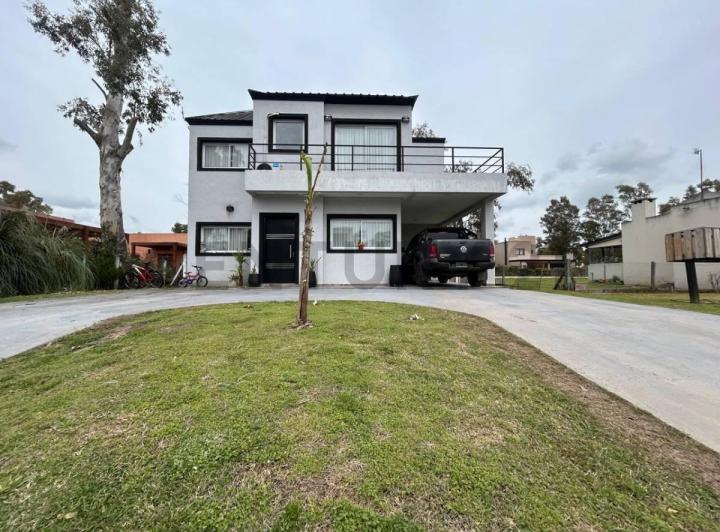 Casa · 180m² · 4 Ambientes · 1 Cochera
