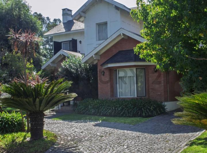 Casa · 176m² · 4 Ambientes · 2 Cocheras