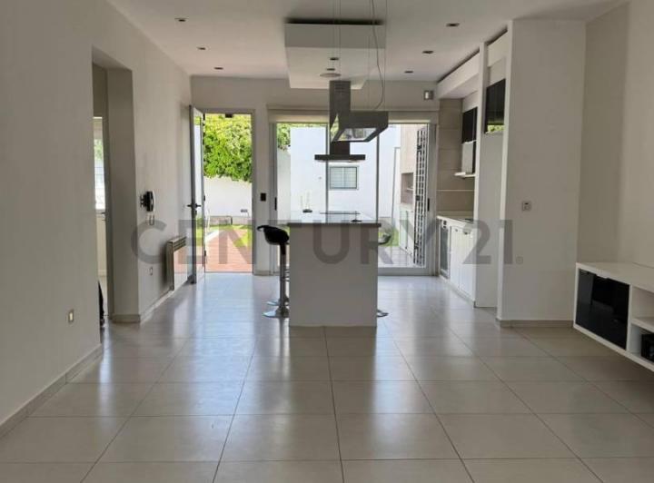 Casa · 110m² · 3 Ambientes · 1 Cochera