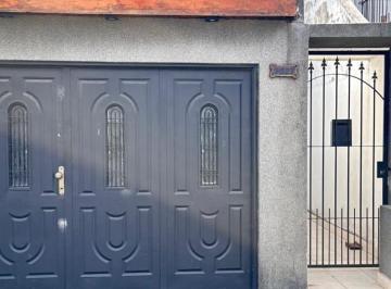 PH · 51m² · 3 Ambientes · 1 Cochera · PH de 1 Dormitorio y Escritorio - en Venta en Los Hornos