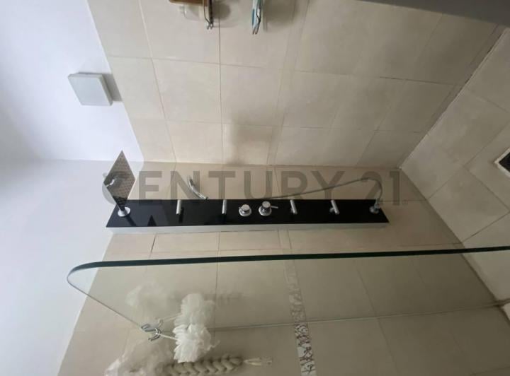 Casa · 238m² · 7 Ambientes · 3 Cocheras