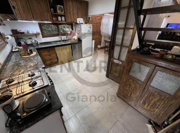 Casa · 140m² · 4 Ambientes · 1 Cochera · Casa 4 Ambientes con Gran Jardín
