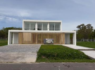Casa · 210m² · 5 Ambientes · 2 Cocheras · Casa en Venta de 3 Dorm. en Barrio Cerrado Northbell - City Bell