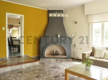 Casa · 72m² · 2 Ambientes · 2 Cocheras · Casa Quinta en Carmen de Areco | Tu Lugar Para Disfrutar Todo El Año
