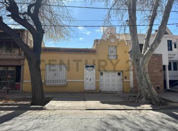 Terreno · 207m² · 4 Ambientes · 1 Cochera · Lote en Venta