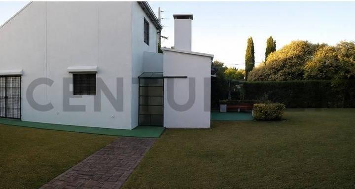 Casa · 85m² · 3 Ambientes · 3 Cocheras