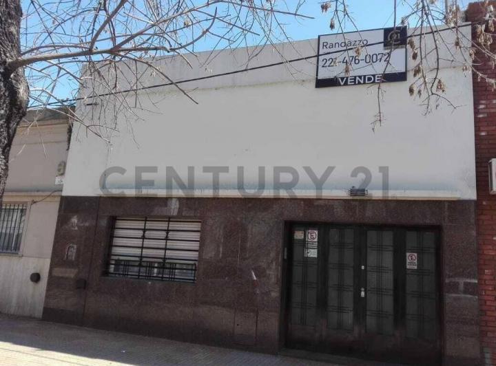 Casa · 136m² · 5 Ambientes · 2 Cocheras